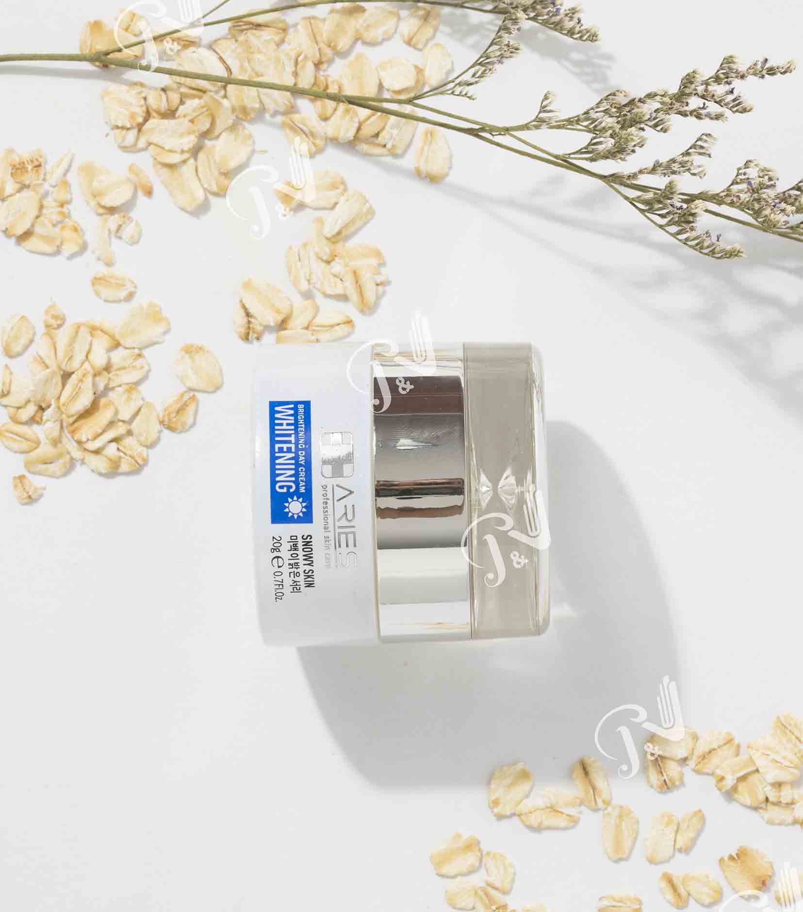 Kem dưỡng trắng da ban ngày Aries